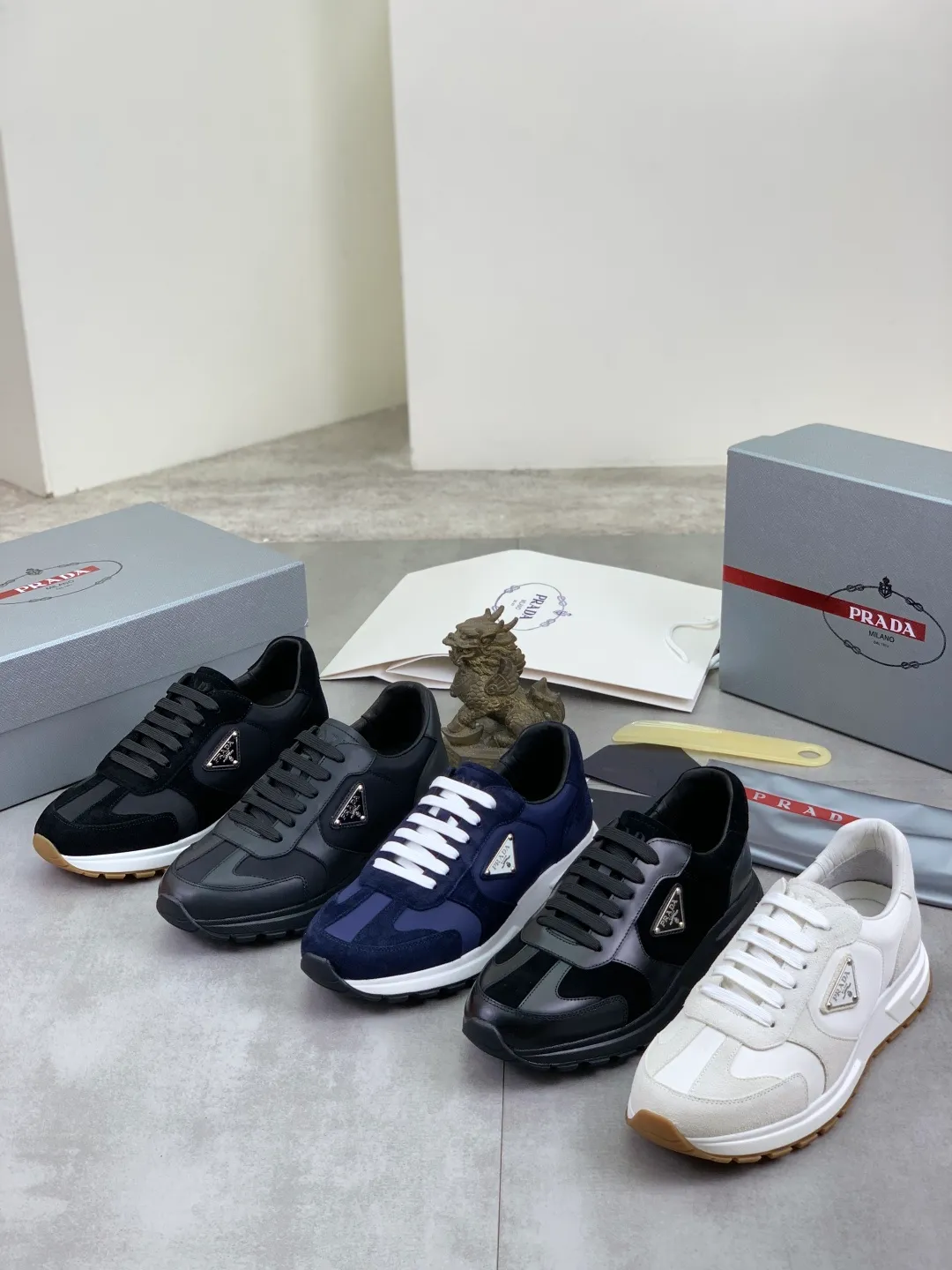 Men's men's shoes💰P580💰【New model】Top quality, new popular models on the official website, which will never go out of style for a century,🆘 The trendy brand (Prada) mainly promotes popular models, avant-garde and versatile fashionable men's shoes, private version molding, cowhide surface splicing 1:1 oil edge processing... fashionable and simple, original imported cowhide interior cowhide feet; the atmosphere and personality are more fashionable, eye-catching and pursuing class. It will subvert old ideas and be a must-have for fashionistas who want to spend time with you! Must keep it! High-end comfort, high-end quality workmanship. Size: 38-44 Various colors available. full package